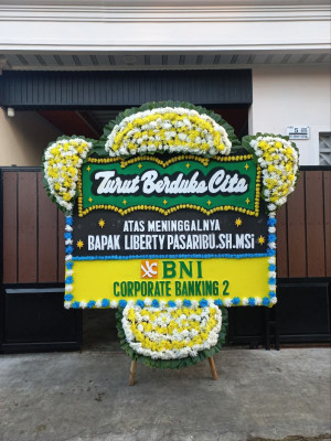 Papan Bunga Duka di Batang Kabung