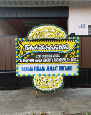 Papan Bunga Duka di Batang Kabung