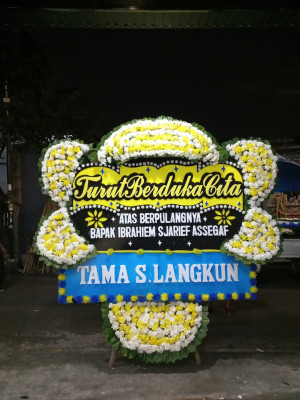 Papan Bunga Duka di Batang Kabung