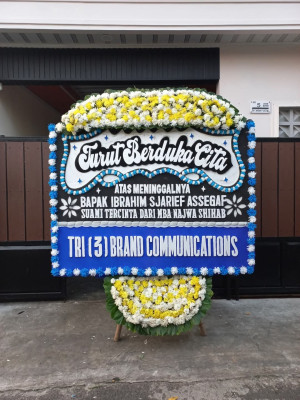 Papan Bunga Duka di Batang Kabung